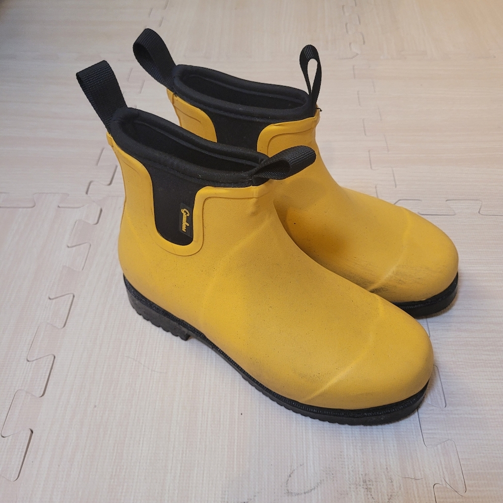 Gumbees Sunshine Yellow Chelsea Rubber Rain Boots Size 36